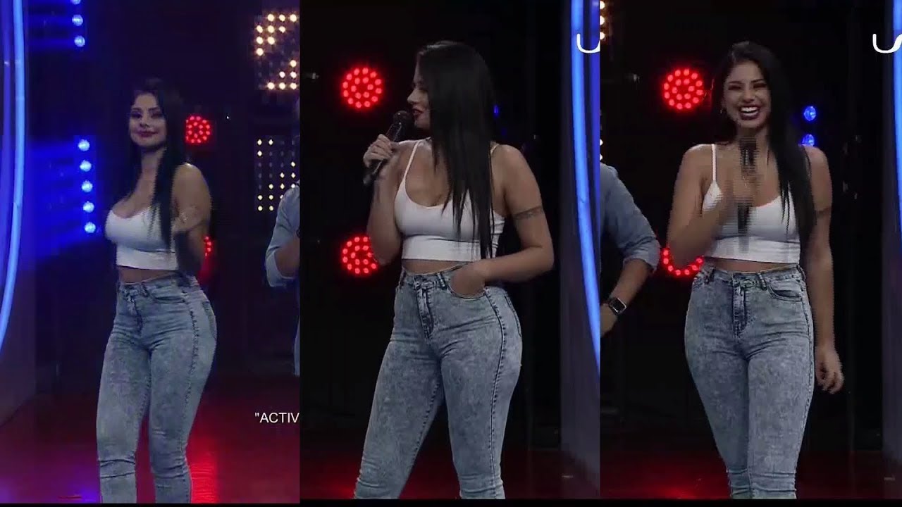 Gabriela Zegarra jeans celestes