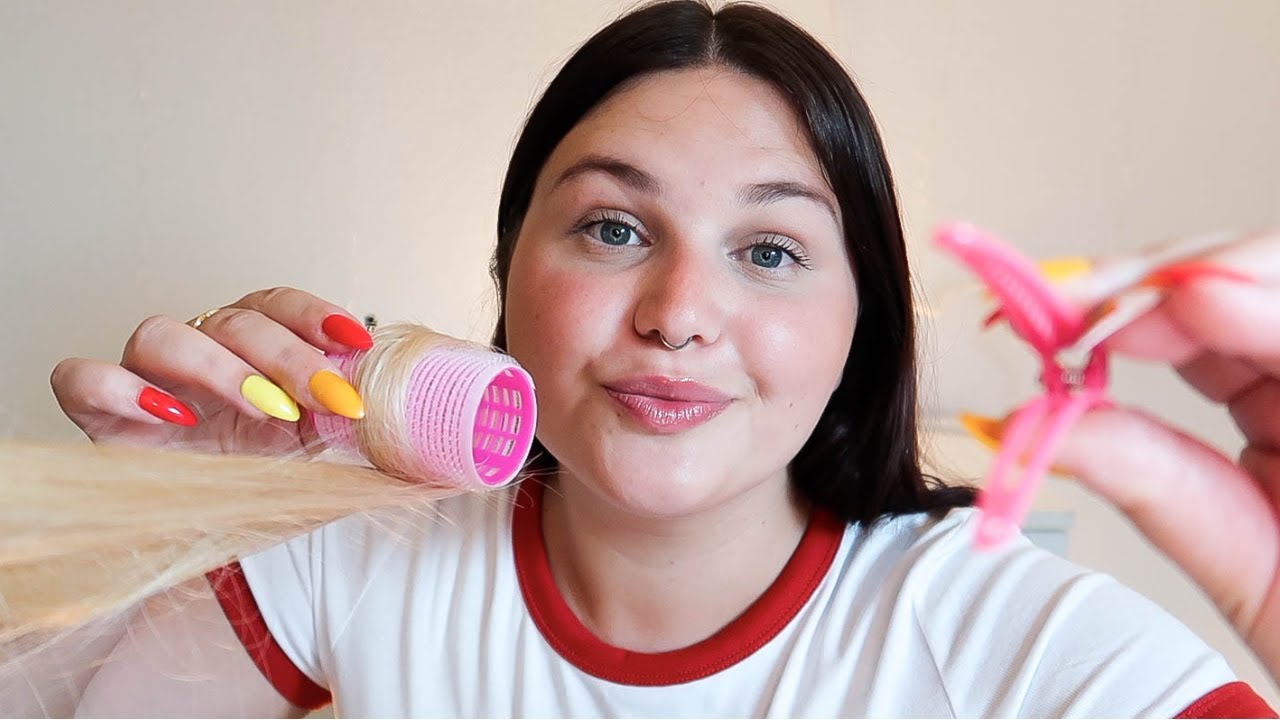 ASMR POV : La fille folle de la classe s'occupe de tes cheveux (bigoudis, barrettes, etc)