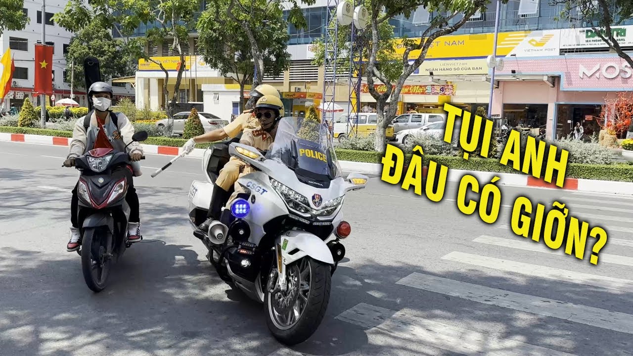 Bị CSGT ép thẳng tay vầy mới vừa lòng thanh niên, vì nghe còi không nhường cho đoàn xe Thủ tướng