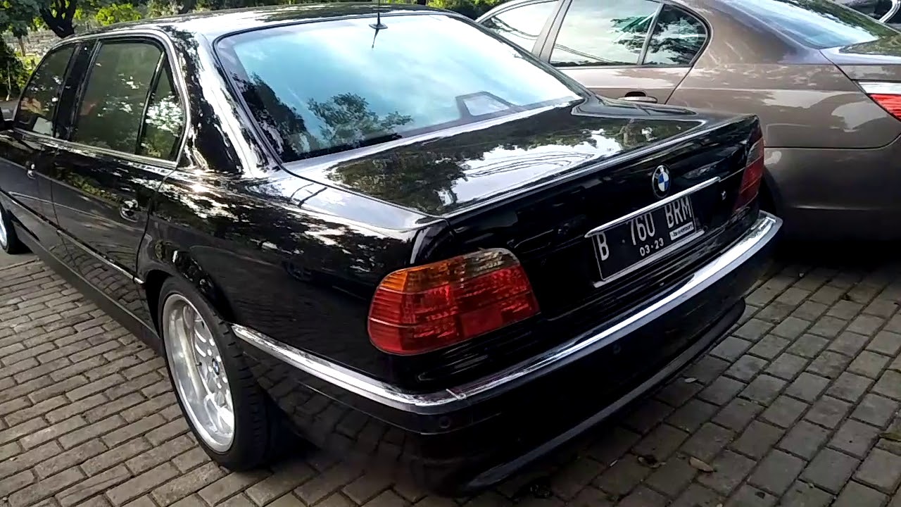Surga nya mobil BMW.. Ada di jakarta selatan bimmeroom