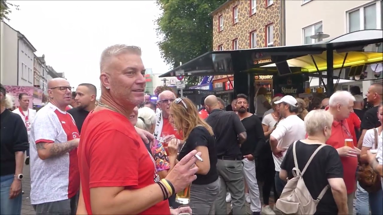 Essen-Altenessen * 29. Stadtteilfest auf der Altenessenerstr * RWE Fans nach dem Sieg * Video 5