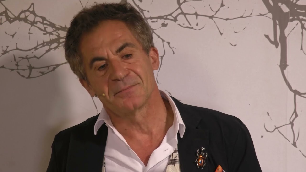 Etienne Klein répond à la question : ce qui est mathématiquement beau est-il physiquement vrai