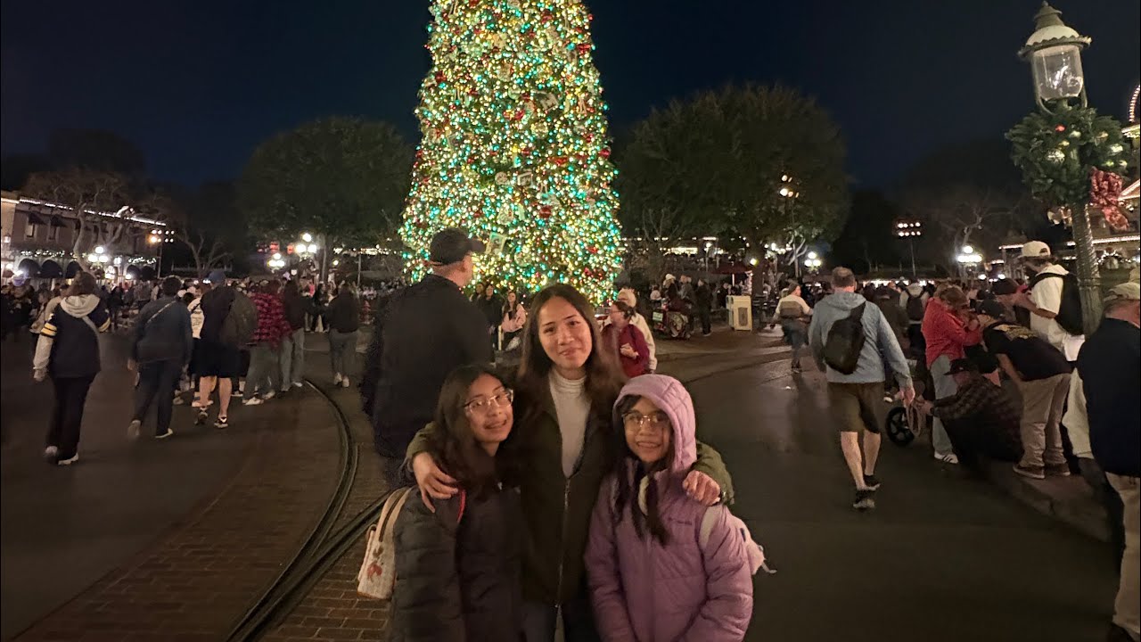 Disneyland 2026 (Part 1) - Girls Trip & Last Day of Holiday Season 🎄🎁