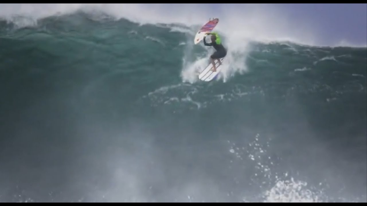 Jamie O'brien switching board in the wave at Pipeline