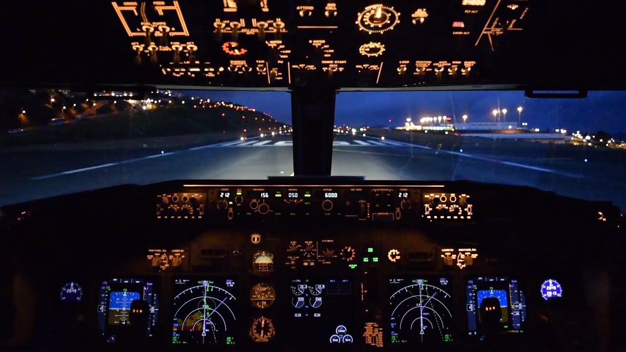 Boeing 737 cockpit take off from Madeira Funchal
