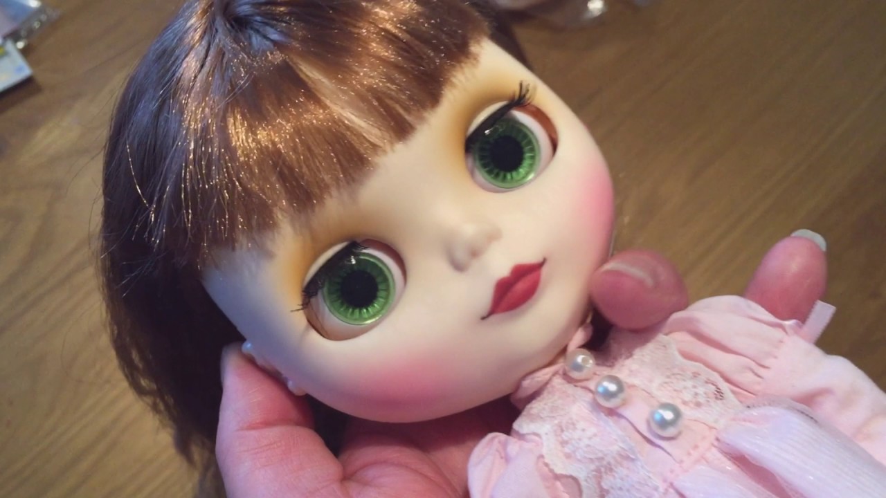Factory Blythe Doll unboxing