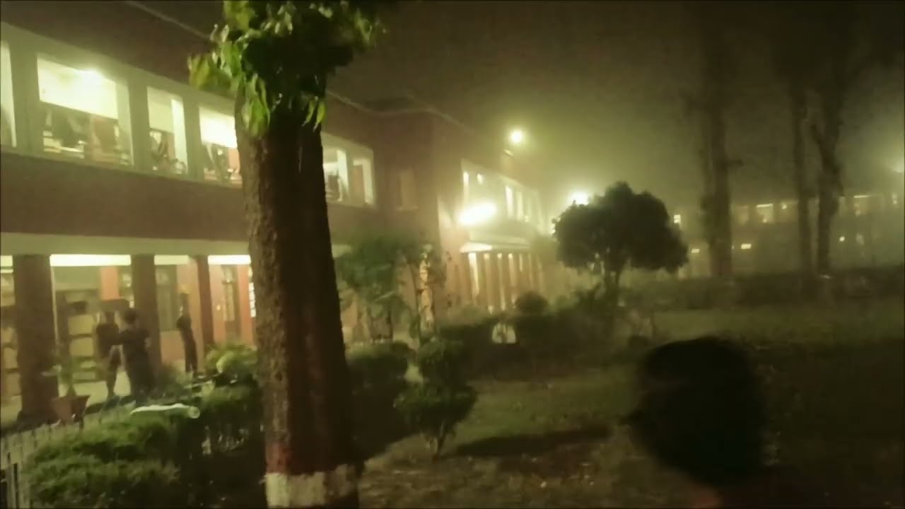 Widespread sandstorm in Delhi, Hansraj college hostel