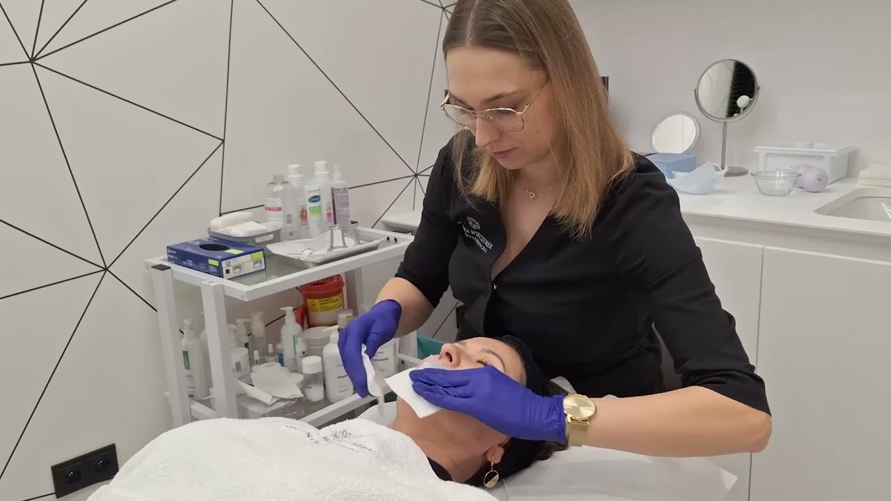 Walczysz z przebarwieniami, wiotkością skóry i oznakami starzenia? Poznaj  laser tulowy