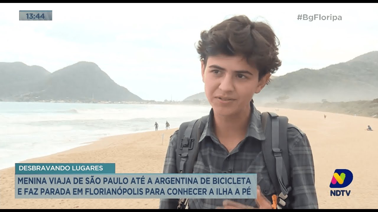 Menina viaja de SP até a Argentina de bicicleta e faz parada em Florianópolis para conhecer a Ilha