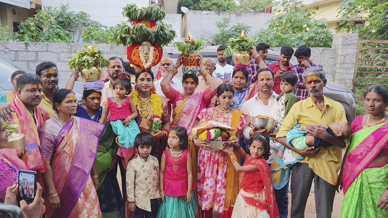 రాకేష్ బోనం అన్న కుటుంబం అమ్మమ్మ ఇంట్లో బంగారు మైసమ్మ బోనం బోడుప్పల్ 🙏🥰|Rakesh Bonam Anna family