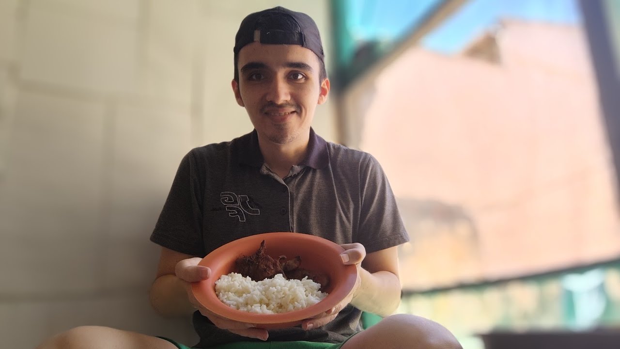 ASMR ALMOÇANDO ARROZ E BIFE DE PORCO FRITO + SUCO DA POLPA DA GRAVIOLA