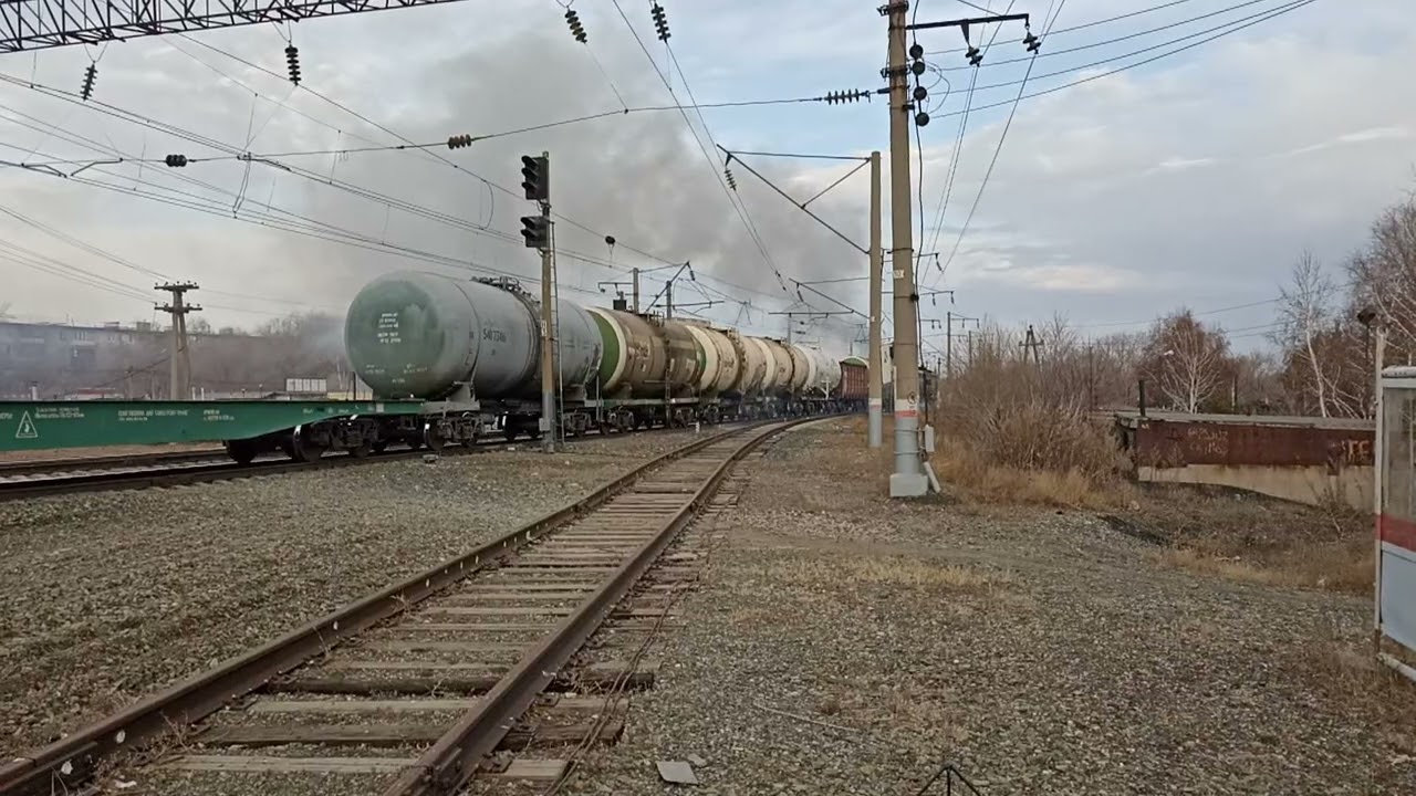 Подкоптил! Тепловоз 2ТЭ10У-0304 с Алимбета едет на станцию Орск