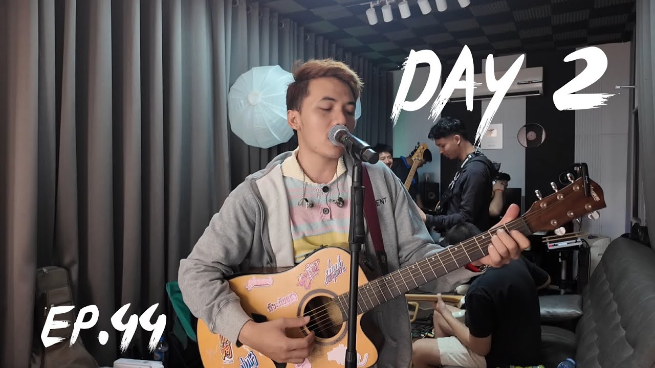 Rehearsing for the real show before the concert |  ซ้อมดนตรีจริงเพื่อเกียมขึ้นคอนเสิร์ต