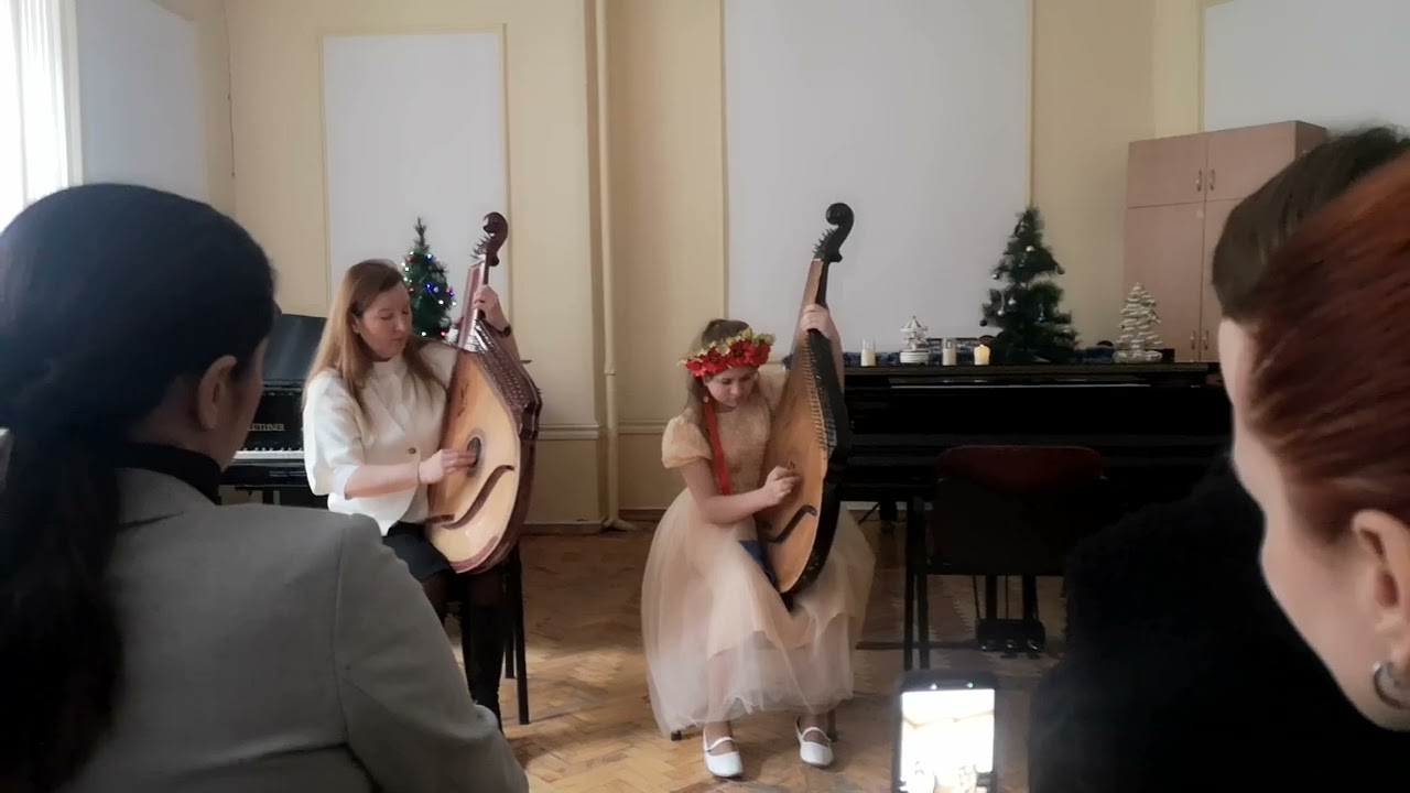 Весела дівчинка
