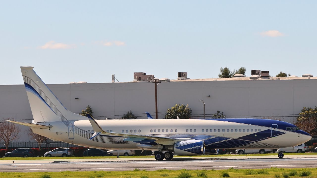 Luxury in the Sky: Boeing 737-800 BBJ2 Spotted at Van Nuys Airport!
