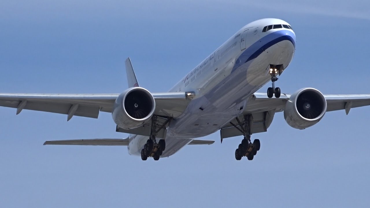 China Airlines Boeing 777-300ER [B-18006] landing at Los Angeles (LAX/KLAX)