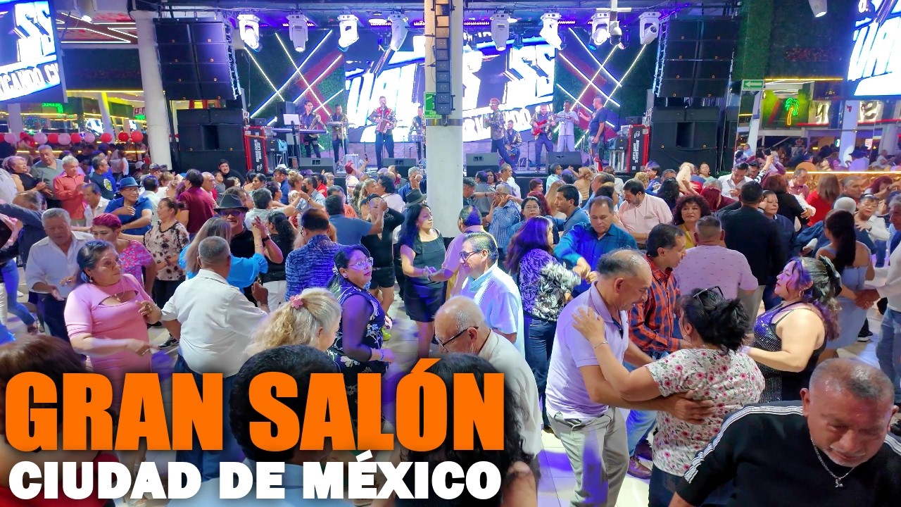 Bailando en Martes de a PeSito en el Gran Salón Ciudad de México | Grupo 