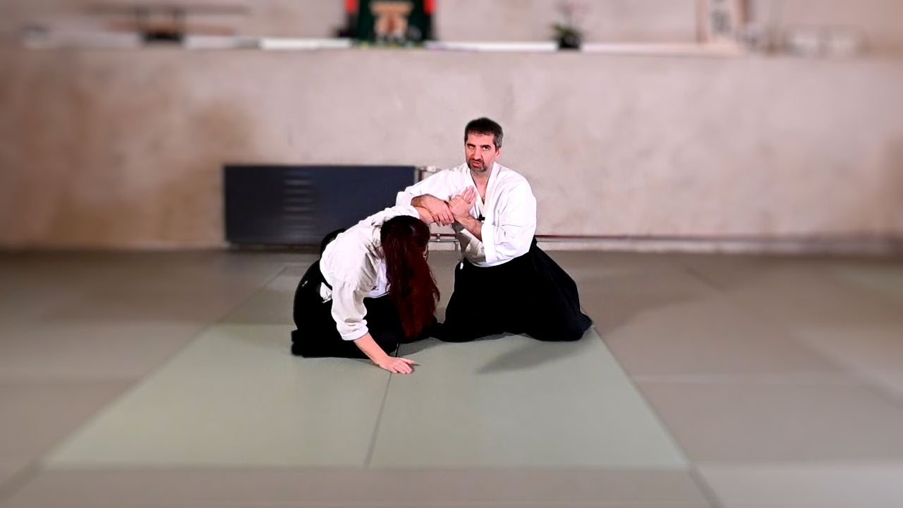 Suwariwaza yokomenuch nikyo ura waza - 座技横面打ち二教裏技 - Aikido Virtual Dojo