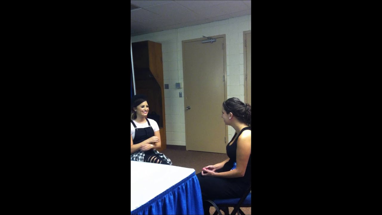 Demi Lovato World Tour - KISS 102-3's Backstage Lovatic Interview