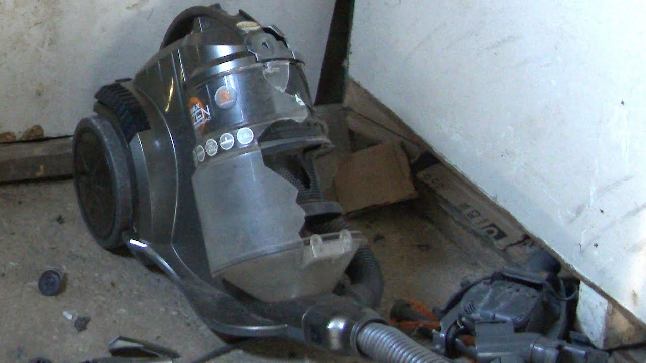 Smashing a Vax VCZPH1600 Cyclonic Vacuum Cleaner