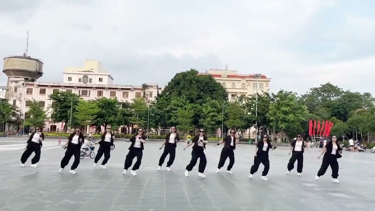 Brother Louie Modern Talking. Biên đạo: Nguyễn Hiền. Thể hiện: Team shuffledance Nam Định