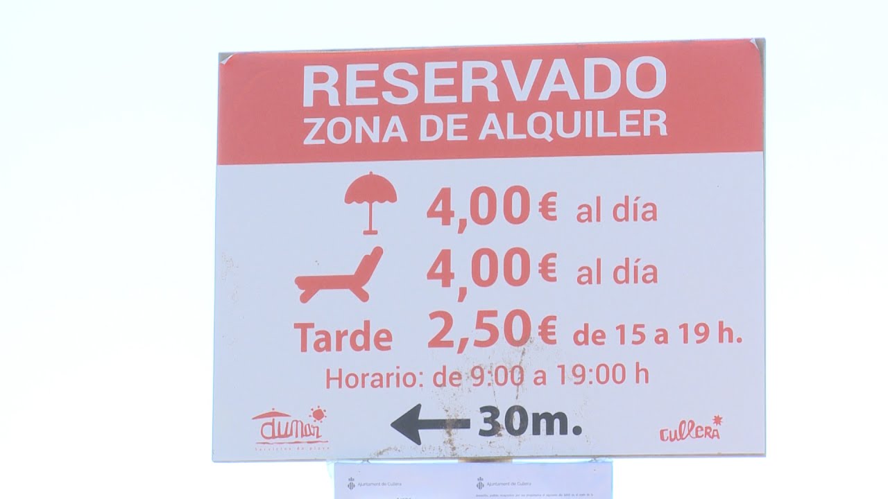 Las playas de Cullera reviven la polémica con las sombrillas