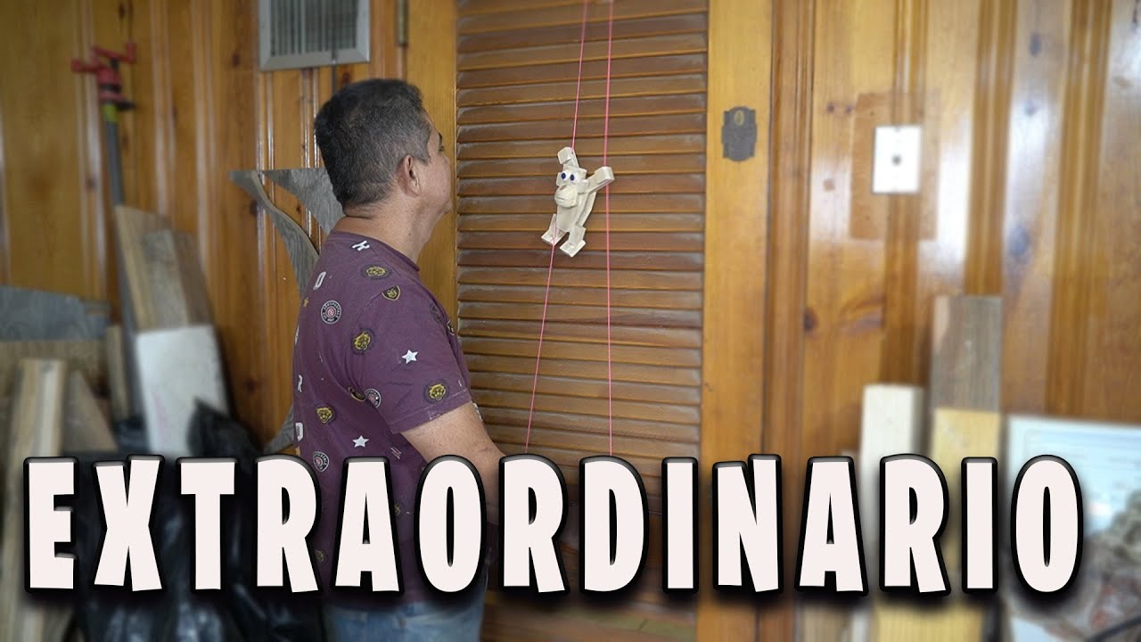 Un Juguete De Madera Curioso Y Extraordinario