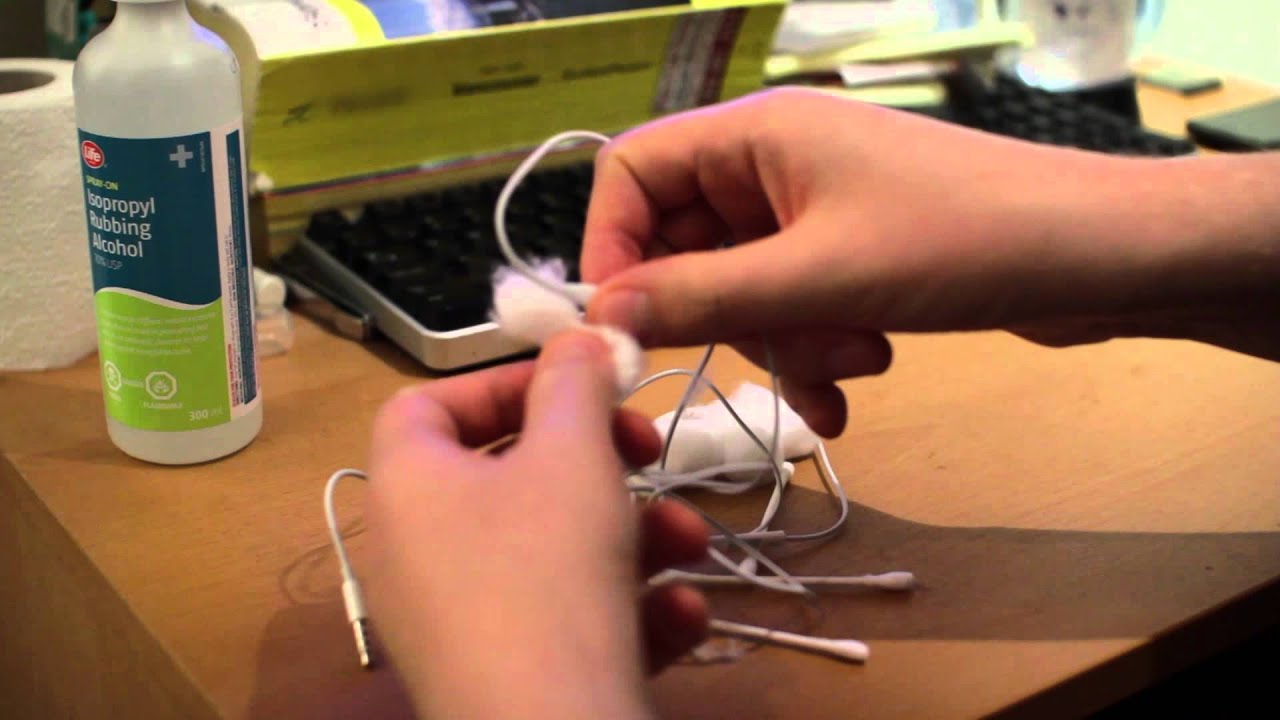How to Clean your Earbuds - Cleaning and disinfecting the Headphones for iPhone iPod iPad or Android