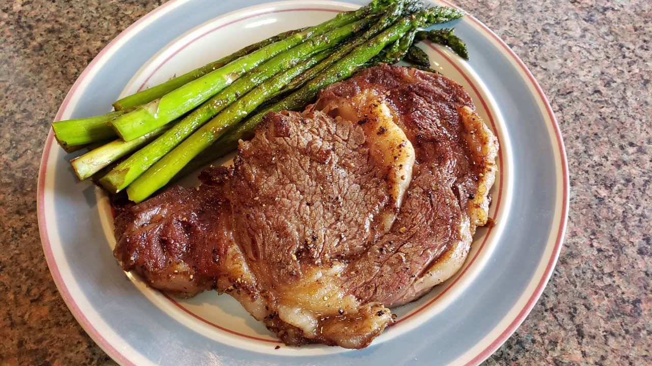 Rib eye Steak and Asparagus In One Pan!