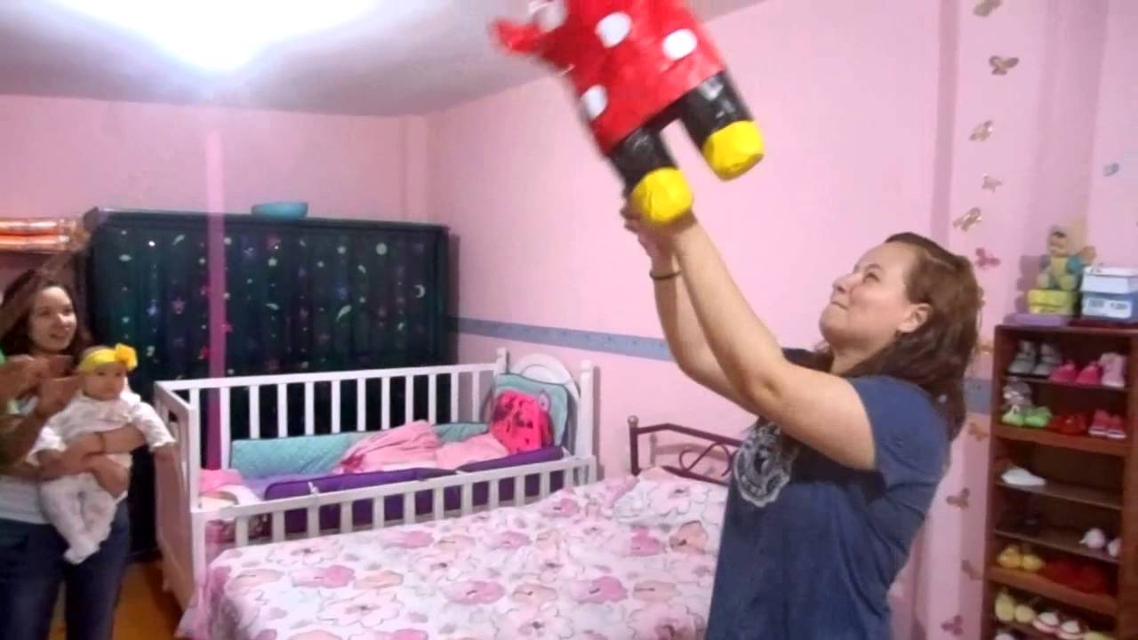 Gretta y Mimi piñata.
