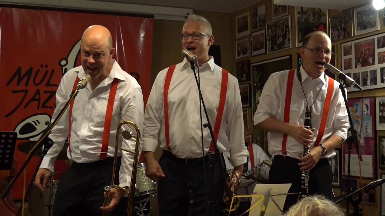 Trad. Old Merry Tale Jazzband plays 