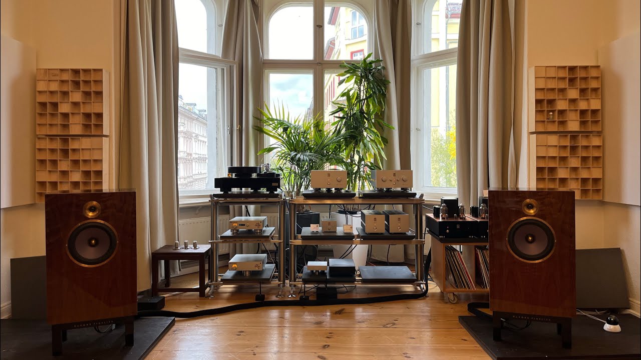 Джон посещает @PhonoPhonoGermany на мероприятии DeVore Fidelity