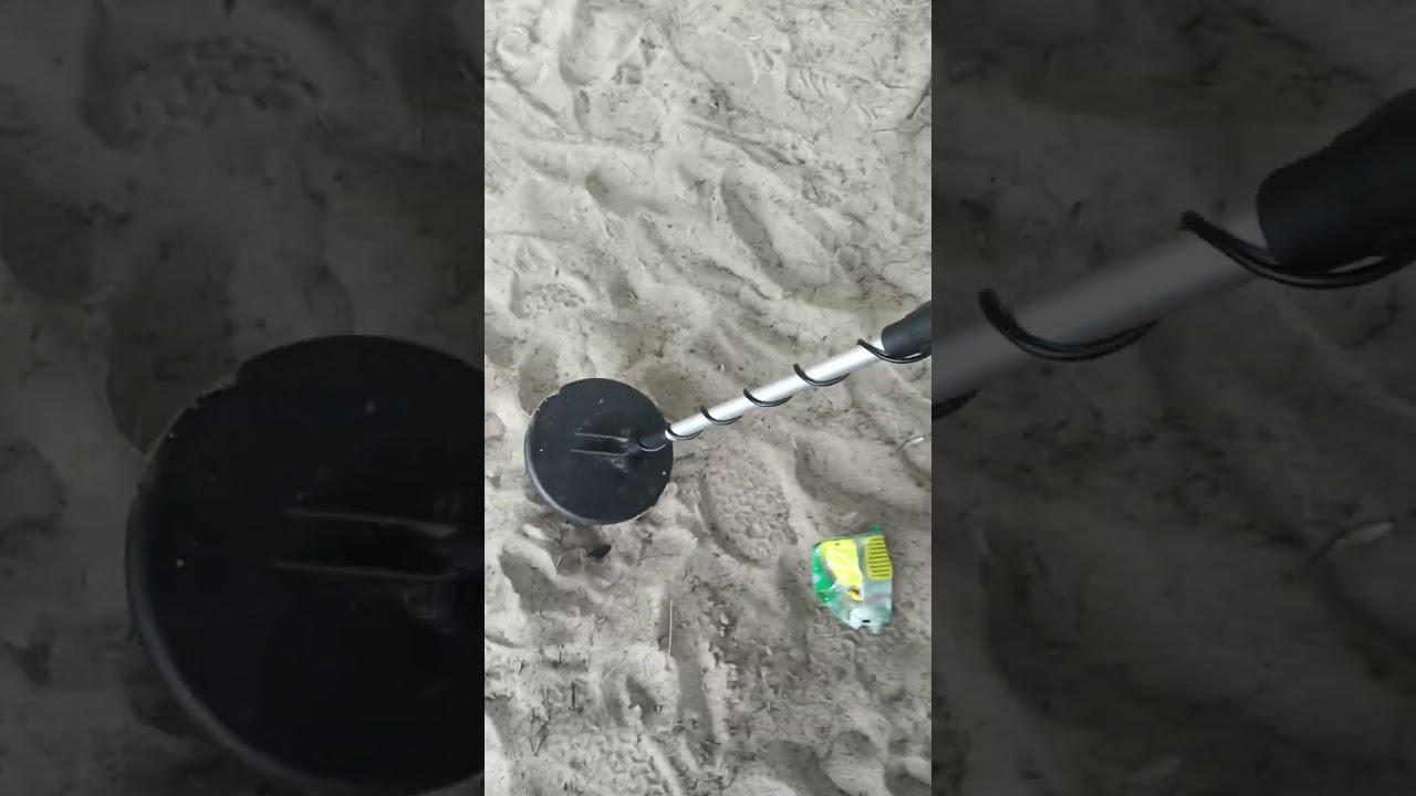 Mencari emas di pantai sumedang pakai metal detector...
