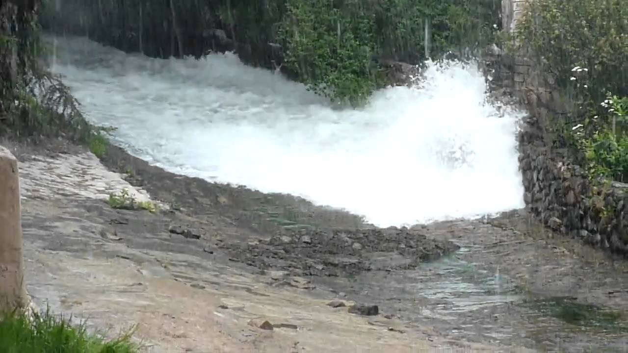 Universal Studios Tour, Los Angeles, California - Flash Flood Demonstration