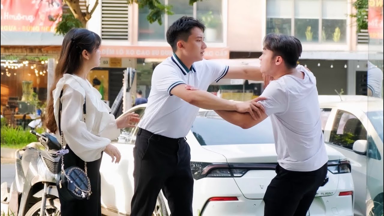 Em Gái Cùng Chủ Tịch Bước Ra Từ Khách Sạn Bị Anh Trai Tát Cho Lệch Mặt Và Cái Kết - Tập 1013