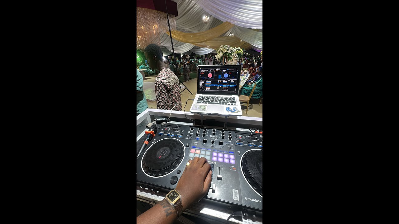 DJ EFEAXIE AT OWANBE WEDDING