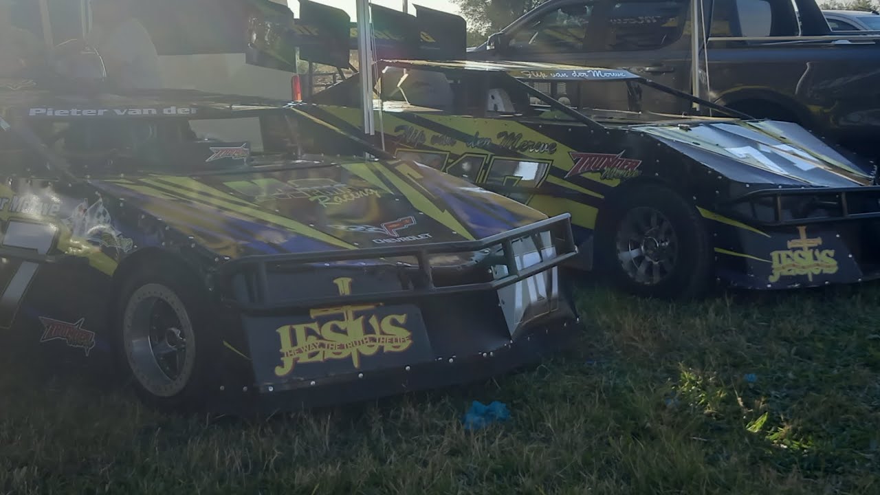 oval track lexus v8 spinning