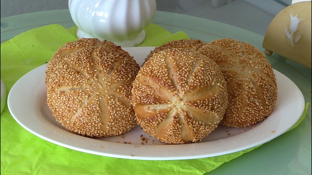 Sesambrötchen. Schritt für Schritt mit Rezept.