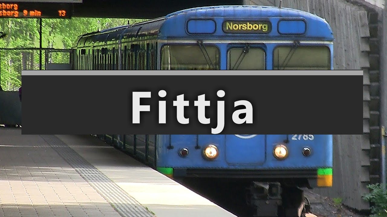 Tåg och bussar vid Fittja Tunnelbanestation.