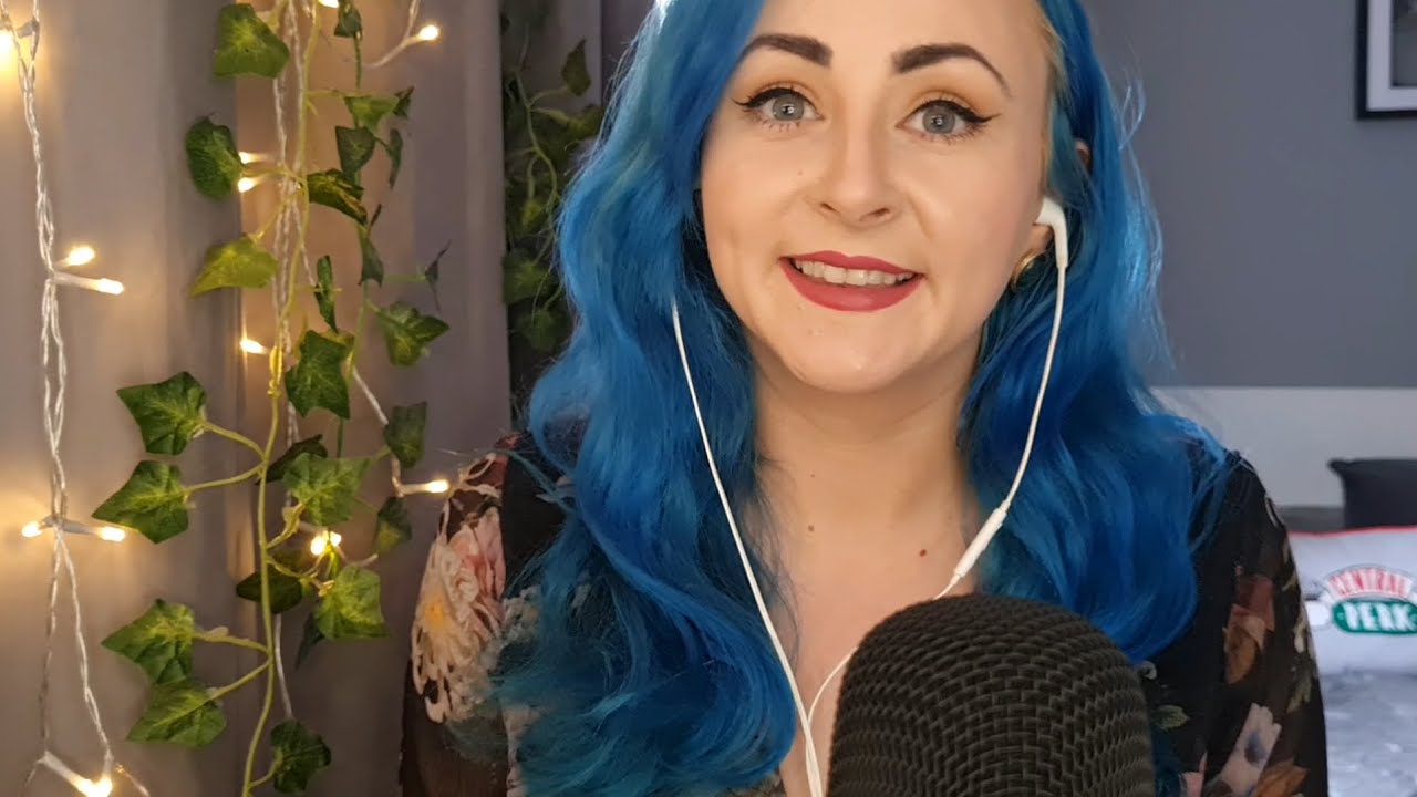 [ASMR] Close up whisper, random chat, hand movements, whispered Northern Irish accent👄👂🏻🗣️