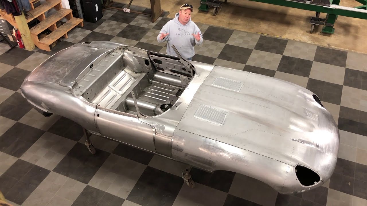 Jaguar E-Type - реставрация кузова OTS 1961 года - голый металл от начала до конца!