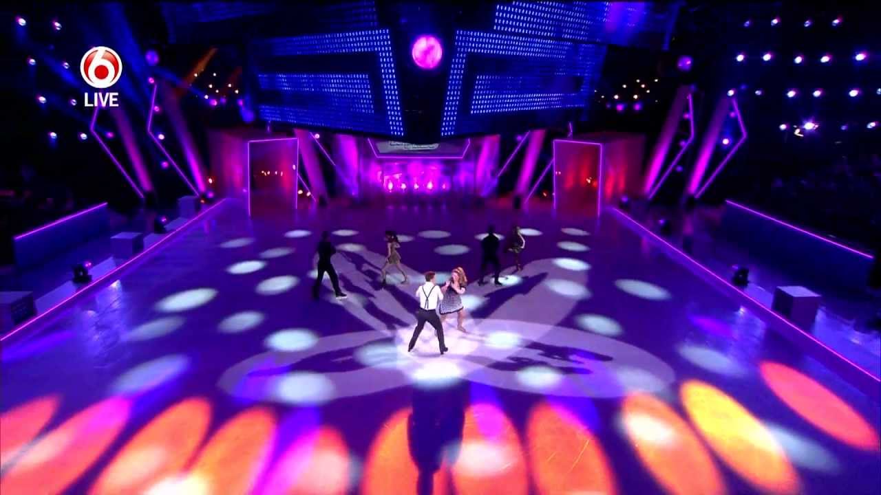 Sterren Dansen op het ijs 2013 opening show 3