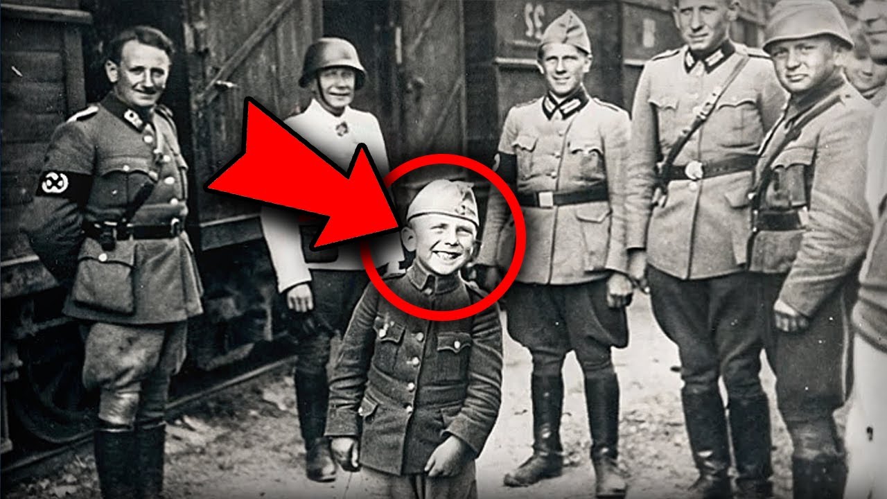 Через 80 лет эксперты увеличили фото и ПОСЕДЕЛИ! Немецкие солдаты сфотографировались с мальчиком...
