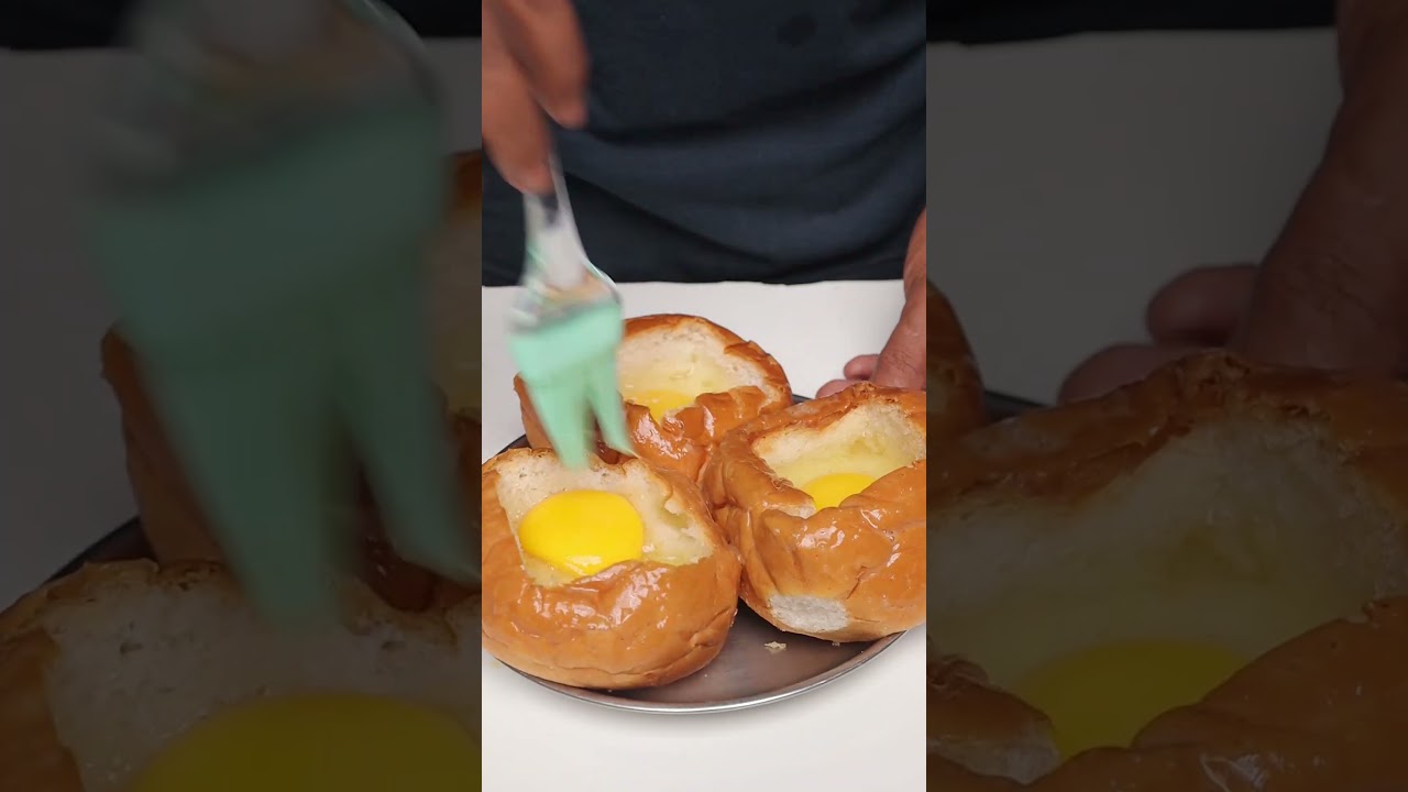 Cheesy Egg Bun 