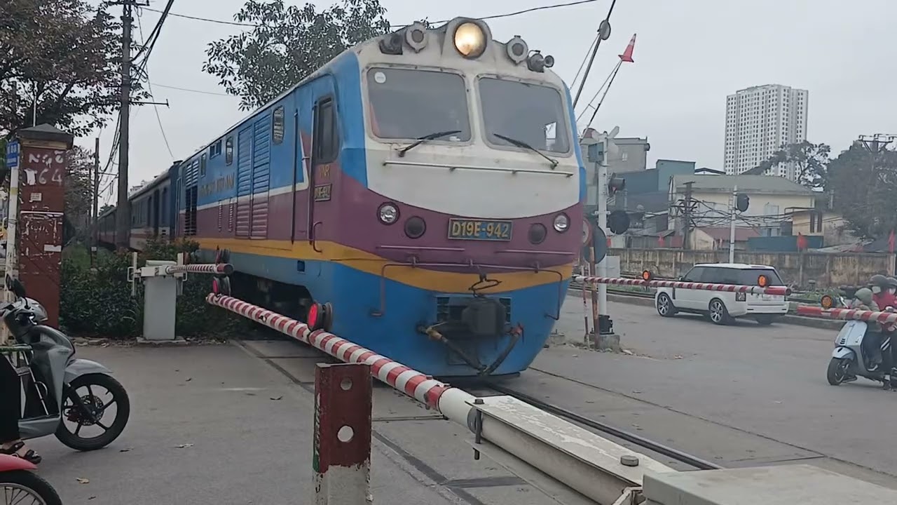 #17: D19E-942 kéo tàu TN6 rời ga Giáp Bát sau khi tránh SE11 (08:15 ngày 20/02/2026)