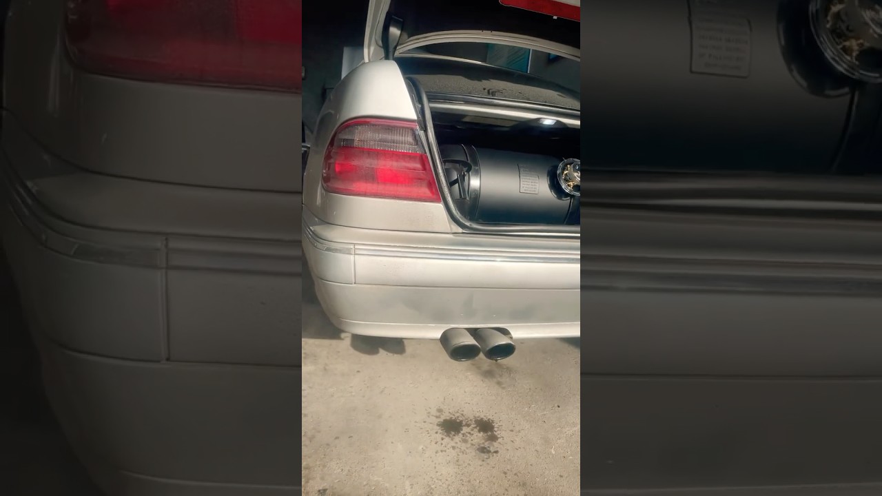 Mercedes 210 . 5 L 8 x slindr