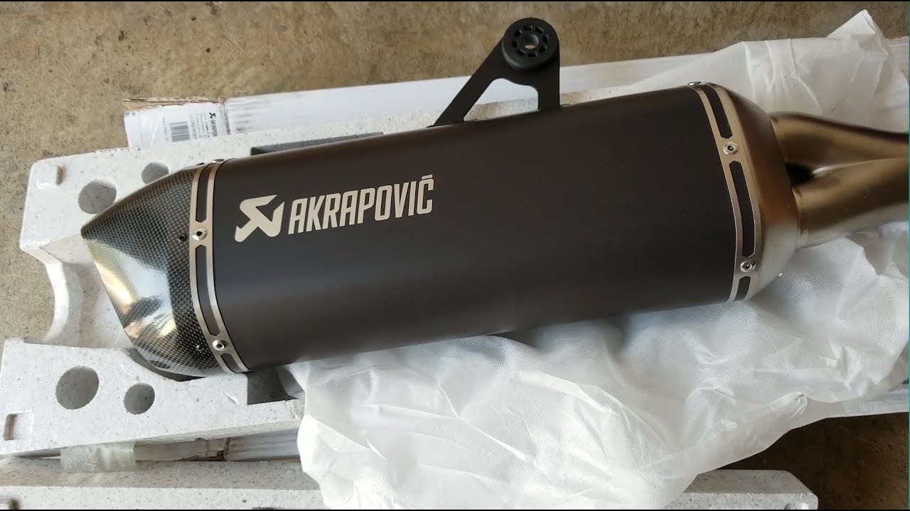 Установка накладной выхлопной системы Akrapovic на мотоцикл BMW R1200GS Adventure 2015 года выпуска.