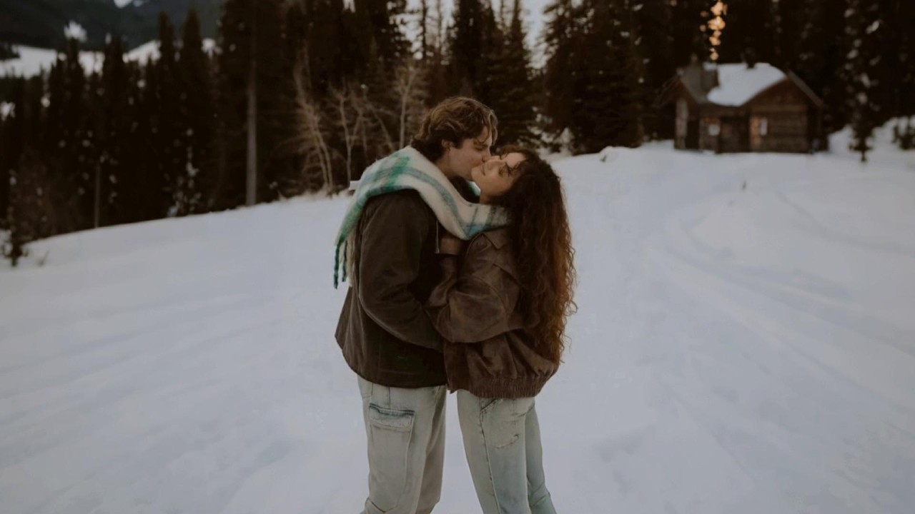 [playlist] 𝒚𝒐𝒖 𝒂𝒓𝒆 𝒔𝒉𝒂𝒓𝒊𝒏𝒈 𝒆𝒂𝒓𝒑𝒉𝒐𝒏𝒆𝒔 𝒘𝒊𝒕𝒉 𝒕𝒉𝒆𝒎