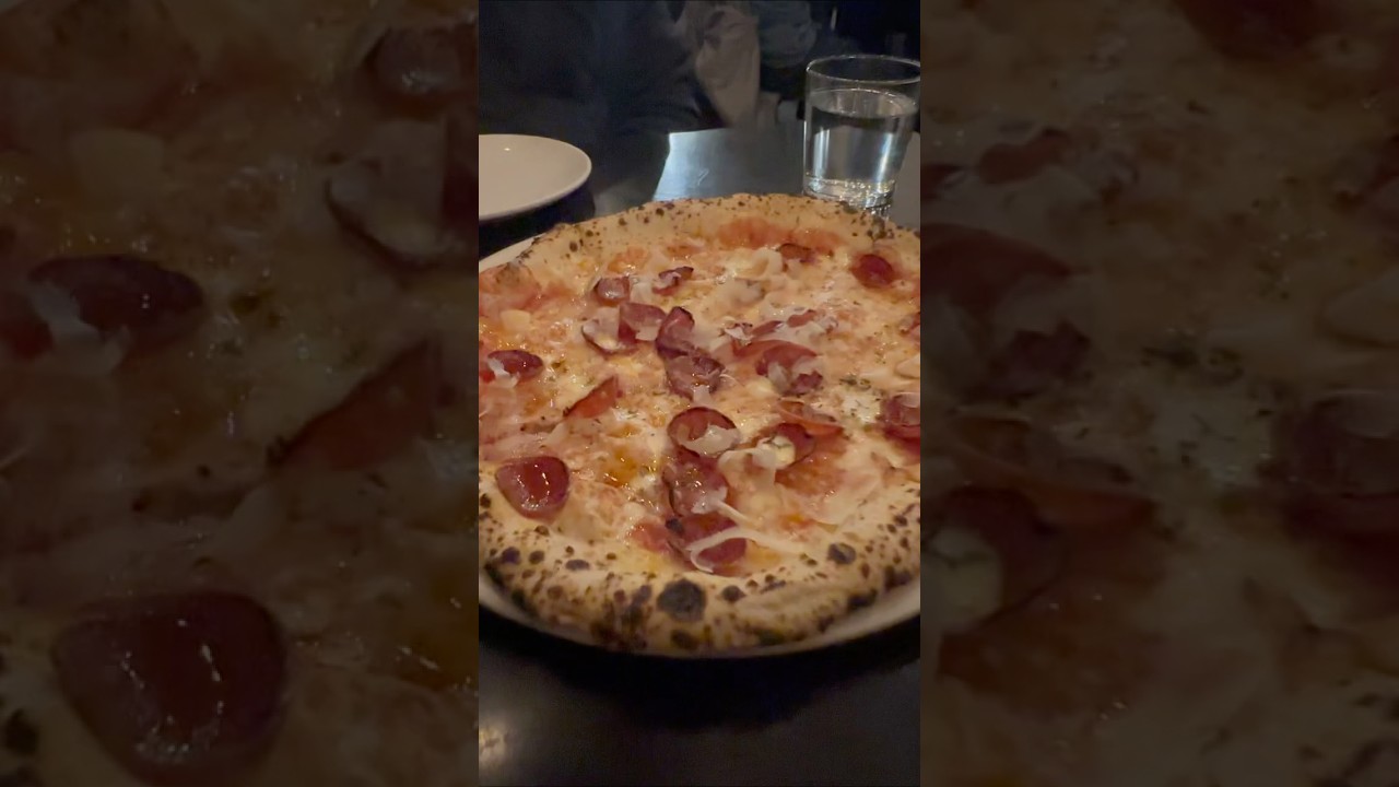 We found one of the BESt wood-fired pizza&rsquo;s&hellip;in a mountain town 🍕🌄