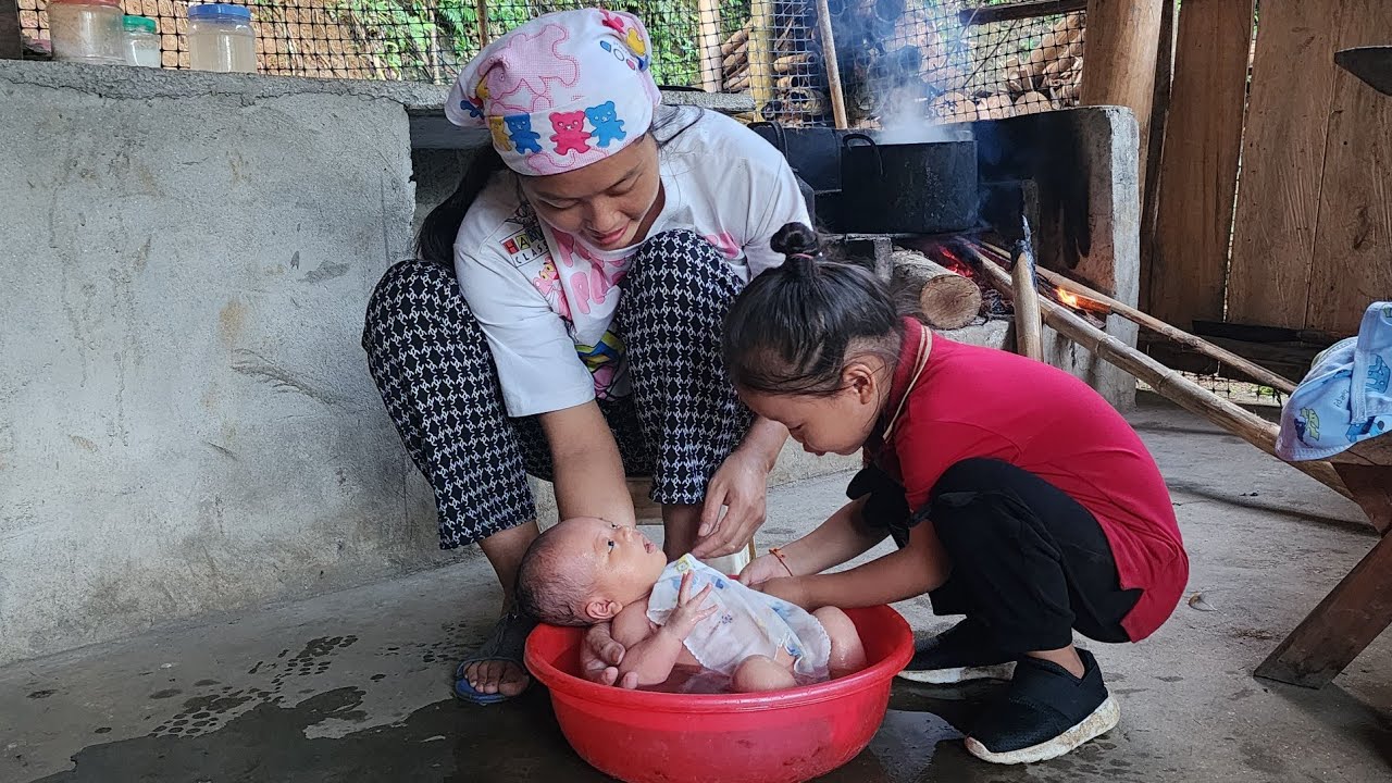4 year old sister's journey taking care of newborn baby with mother